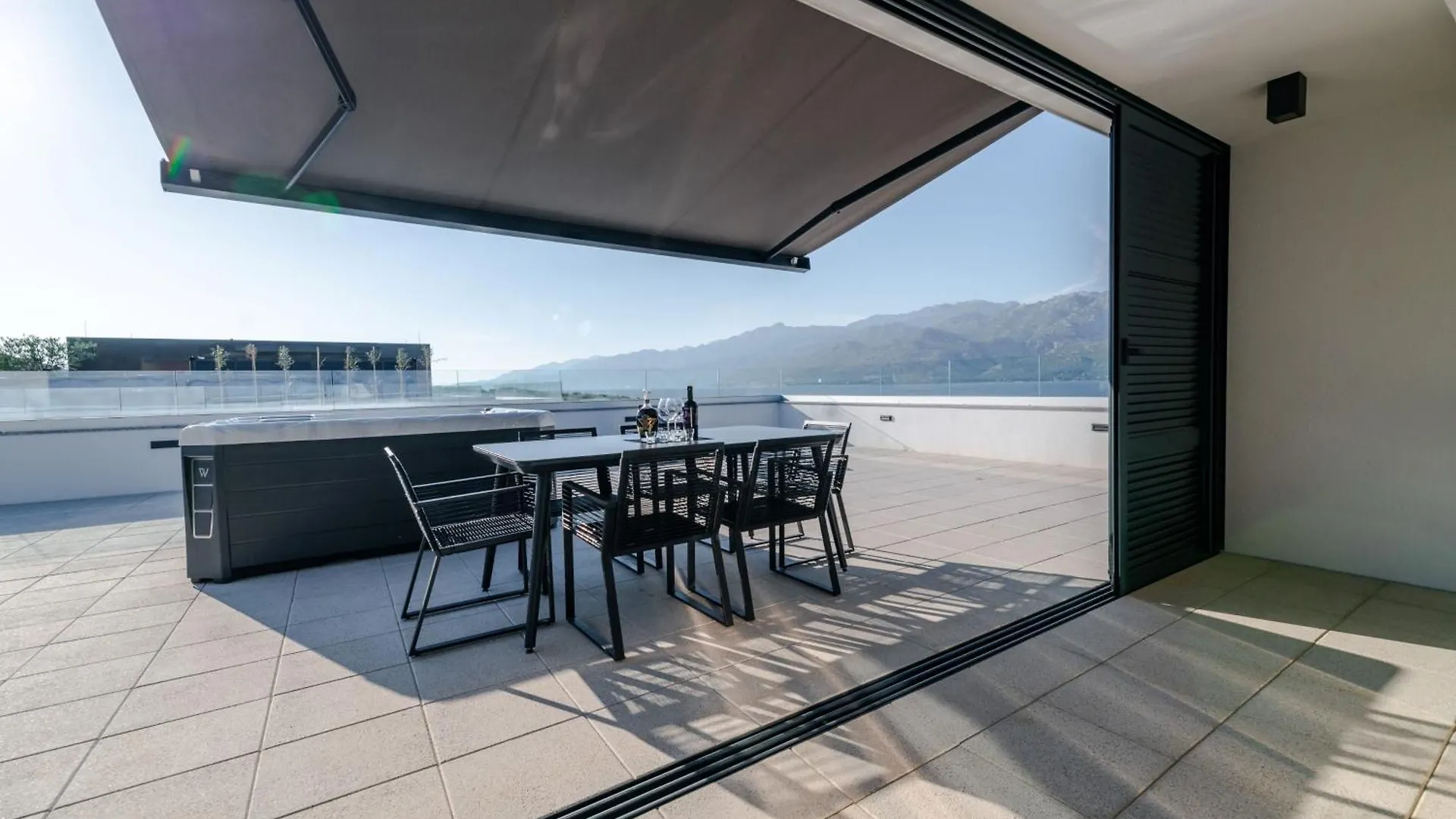 Luxury Beachfront Penthouse Apartment With Whirlpool And Spacious Rooftop Terrace, فينجيراك كرواتيا