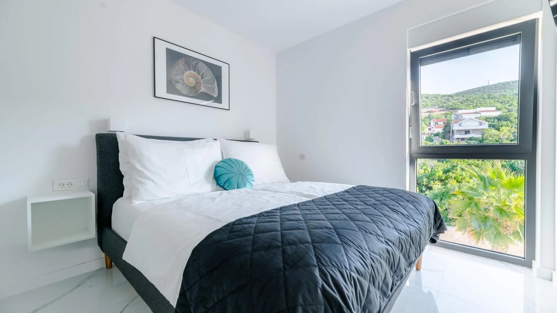 Luxury Beachfront Penthouse Apartment With Whirlpool And Spacious Rooftop Terrace, فينجيراك