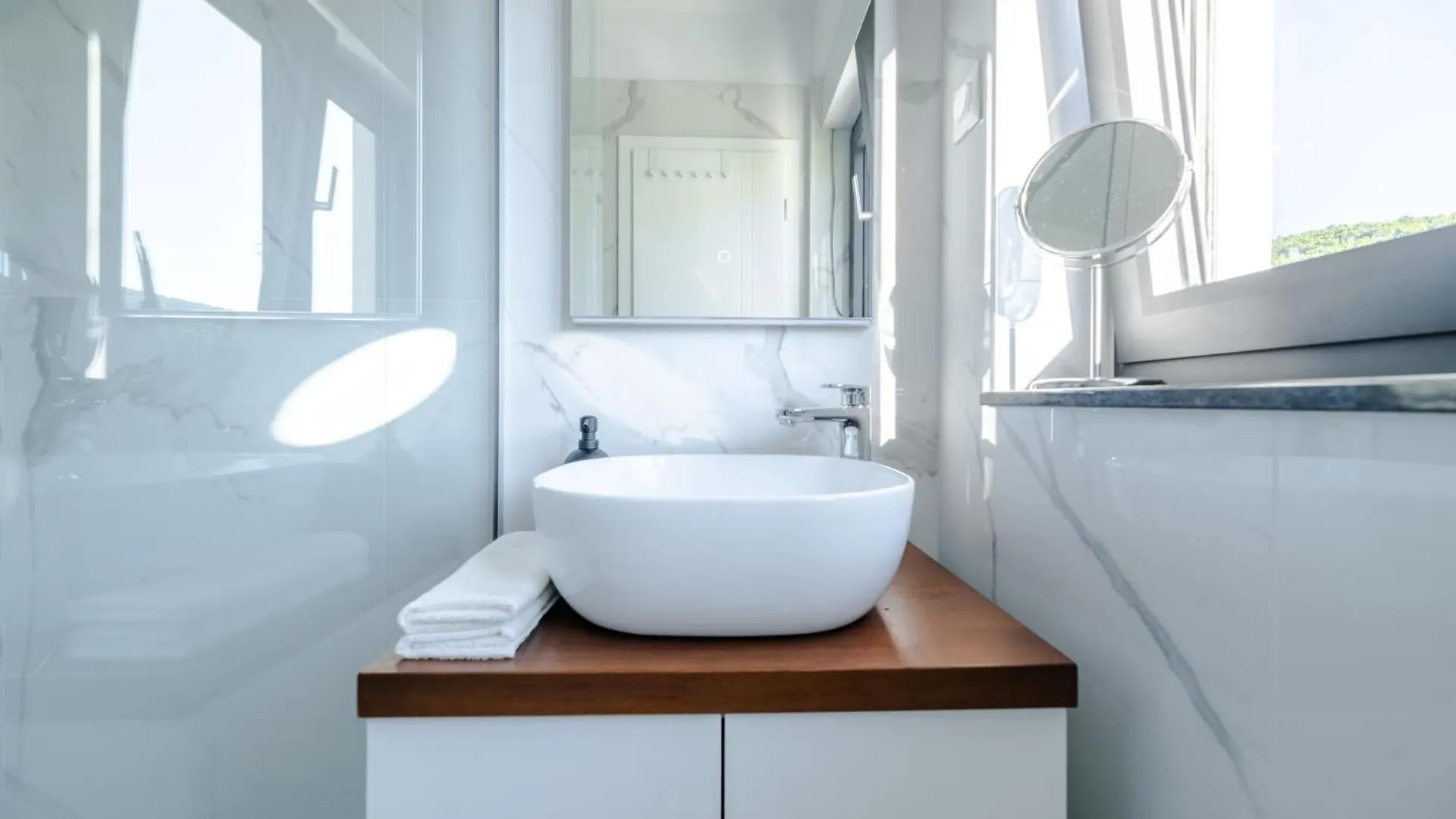 Luxury Beachfront Penthouse Apartment With Whirlpool And Spacious Rooftop Terrace, فينجيراك