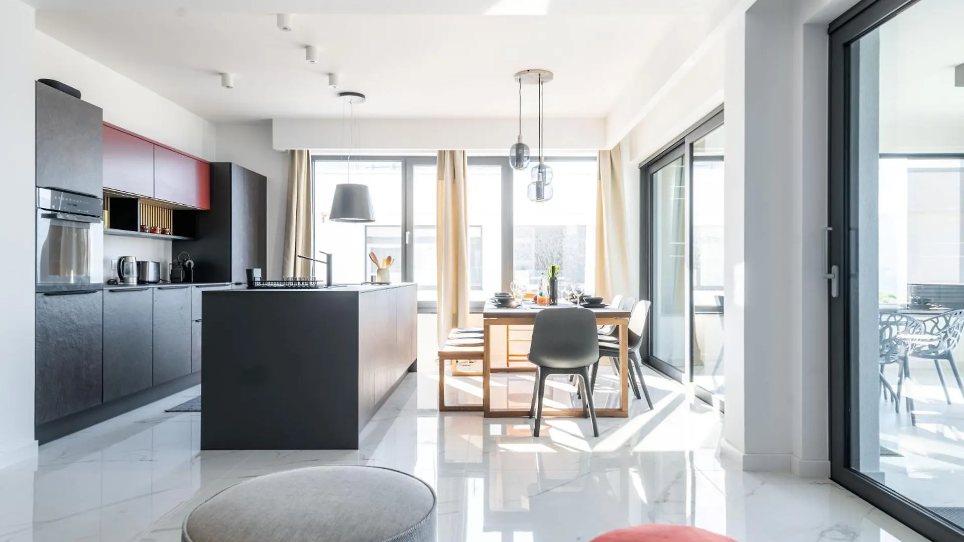 Luxury Beachfront Penthouse Apartment With Whirlpool And Spacious Rooftop Terrace, فينجيراك